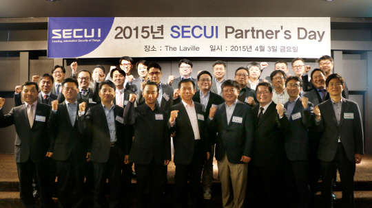 시큐아이는 지난 3일 서울 삼성동에서 채널사 대상 파트너스 데이를 개최했다. 사진은 주요 참석자들이 기념촬영을 하는 모습. 시큐아이 제공.